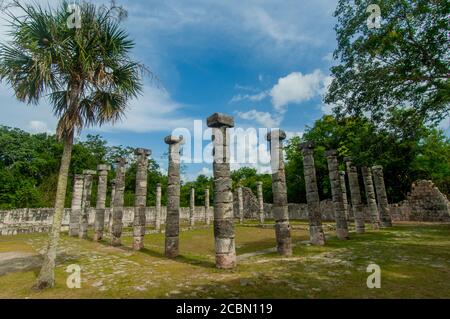 La place du marché dans la zone archéologique de Chichen Itza (site classé au patrimoine mondial de l'UNESCO) sur la péninsule du Yucatan au Mexique. Banque D'Images