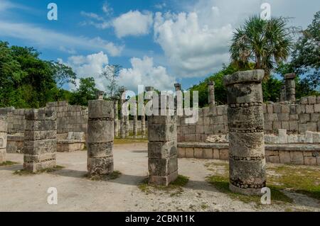 La place du marché dans la zone archéologique de Chichen Itza (site classé au patrimoine mondial de l'UNESCO) sur la péninsule du Yucatan au Mexique. Banque D'Images