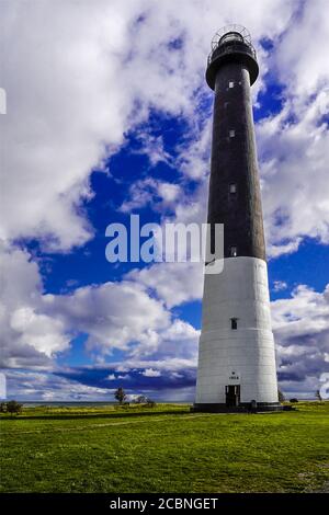 Un phare sur l'île de Saarema en Estonie Banque D'Images
