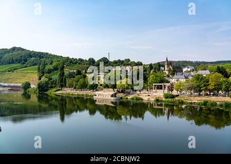 La place Schengen, sur la Moselle, au Grand-Duché de Luxembourg, où l'accord de Schengen de 1985 a été signé, Banque D'Images