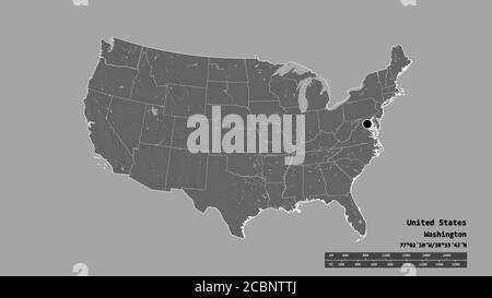 Forme désaturée des États-Unis continentaux avec sa capitale, sa principale division régionale et la région séparée de Washington. Étiquettes. Carte d'élévation à deux niveaux. Banque D'Images