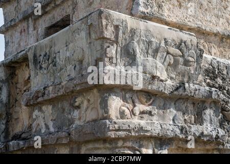 Détail du Temple des fresques dans les ruines de la ville maya de Tulum sur la côte de la mer des Caraïbes. Parc national de Tulum, Quintana Roo, M Banque D'Images