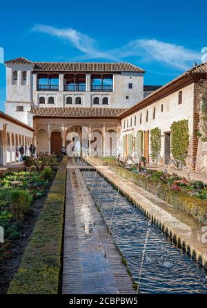 Patio de la Acequia, Jardins du Generalife, Palacio de Generalife, Alhambra, site classé au patrimoine mondial de l'UNESCO, Grenade, Andalousie, Espagne Banque D'Images