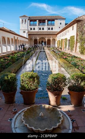 Patio de la Acequia, Jardins du Generalife, Palacio de Generalife, Alhambra, site classé au patrimoine mondial de l'UNESCO, Grenade, Andalousie, Espagne Banque D'Images