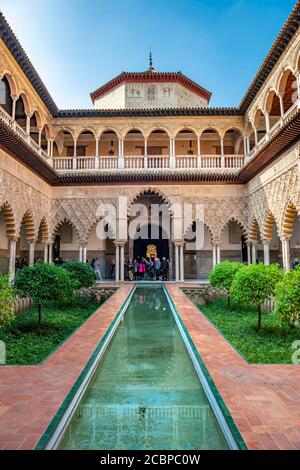 Patio de las Doncellas, Cour des Virgins, cour intérieure de la Renaissance italienne avec stuc arabesques dans le style de Mudejares, Palais Royal de Séville Banque D'Images