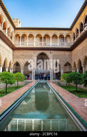 Patio de las Doncellas, Cour des Virgins, cour intérieure de la Renaissance italienne avec stuc arabesques dans le style de Mudejares, Palais Royal de Séville Banque D'Images