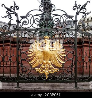 Eagle, armoiries de la ville de Francfort-sur-le-main sur la Justitia ou Gerechtigkeitsbrunnen, vieille ville, Francfort-sur-le-main, Hesse, Allemagne Banque D'Images