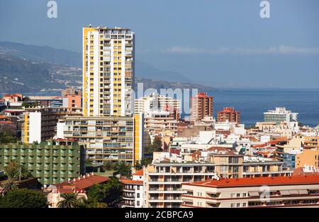 Maisons résidentielles et immeubles d'hôtels, Puerto de la Cruz, Tenerife, Iles Canaries, Espagne Banque D'Images