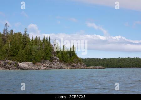 Côte rocheuse sauvage de la baie Georgienne près de Tobermory Ontario Banque D'Images