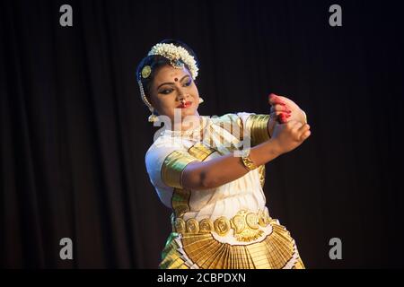 Une belle danseuse de mohiniattam Banque D'Images