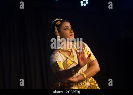 Une belle danseuse de mohiniattam Banque D'Images