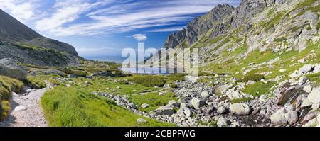 High Tatras - Slovaquie - le regard au lac de Pleso nad Skodom à Mlynicka dolina . Banque D'Images