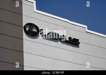 4 juillet 2020, New York, États-Unis : le logo de la société Lexus est visible dans l'une des salles d'exposition de leurs concessionnaires automobiles. (Image de crédit : © John Nacion/SOPA Images via ZUMA Wire) Banque D'Images