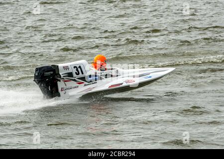 KUPISKIS, LITUANIE : 15 juin 2020 OSY-400, GT-15, GT-30 courses de bateaux à moteur au championnat européen Banque D'Images