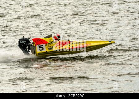 KUPISKIS, LITUANIE : 15 juin 2020 OSY-400, GT-15, GT-30 courses de bateaux à moteur au championnat européen Banque D'Images