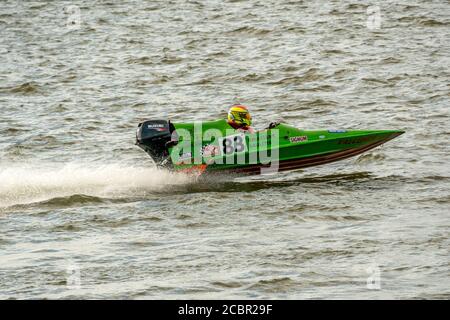 KUPISKIS, LITUANIE : 15 juin 2020 OSY-400, GT-15, GT-30 courses de bateaux à moteur au championnat européen Banque D'Images