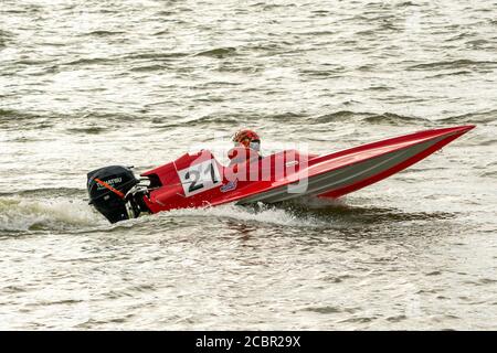 KUPISKIS, LITUANIE : 15 juin 2020 OSY-400, GT-15, GT-30 courses de bateaux à moteur au championnat européen Banque D'Images