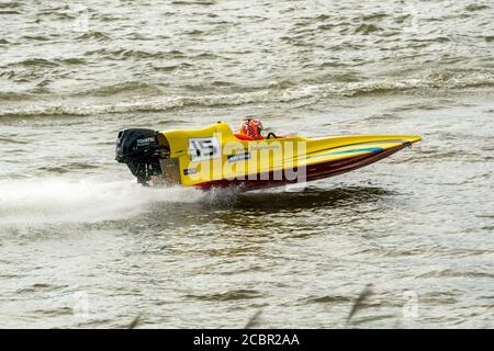 KUPISKIS, LITUANIE : 15 juin 2020 OSY-400, GT-15, GT-30 courses de bateaux à moteur au championnat européen Banque D'Images