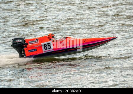 KUPISKIS, LITUANIE : 15 juin 2020 OSY-400, GT-15, GT-30 courses de bateaux à moteur au championnat européen Banque D'Images