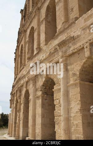 El Djem Tunisie, façade extérieure et arches de l'amphithéâtre romain Banque D'Images