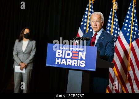 WILMINGTON, DELAWARE, États-Unis - 13 août 2020 - le candidat à la présidence des États-Unis, Joe Biden, s'entretient avec Kamala Harris lors du briefing de l'État de la COVID-19 à Wilming Banque D'Images