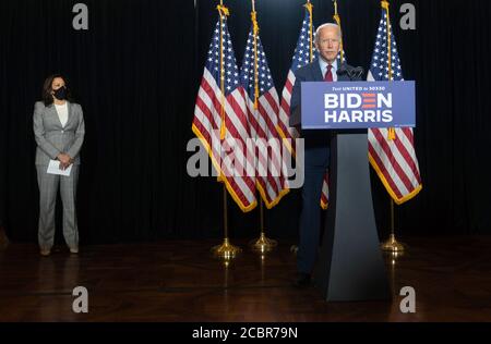 WILMINGTON, DELAWARE, États-Unis - 13 août 2020 - le candidat à la présidence des États-Unis, Joe Biden, s'entretient avec Kamala Harris lors du briefing de l'État de la COVID-19 à Wilming Banque D'Images