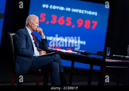 WILMINGTON, DELAWARE, États-Unis - 13 août 2020 - le candidat à la présidence des États-Unis, Joe Biden, s'entretient avec Kamala Harris lors du briefing de l'État de la COVID-19 à Wilming Banque D'Images