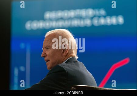 WILMINGTON, DELAWARE, États-Unis - 13 août 2020 - le candidat à la présidence des États-Unis, Joe Biden, s'entretient avec Kamala Harris lors du briefing de l'État de la COVID-19 à Wilming Banque D'Images