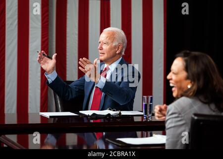 WILMINGTON, DELAWARE, États-Unis - 13 août 2020 - le candidat à la présidence des États-Unis, Joe Biden, s'entretient avec Kamala Harris lors du briefing de l'État de la COVID-19 à Wilming Banque D'Images