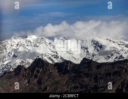 Les tours de trango et les tours sans nom sont de hautes roches dans les paysages pakistanais de skardu, hunza Karakorum de la gamme dans gilgit baltistan , Banque D'Images