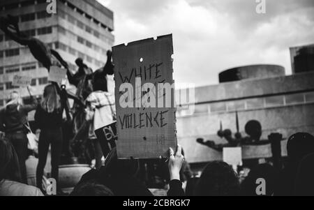 Eindhoven / pays-Bas - 06/06/2020 Black Lives Matter Protest aux pays-Bas, le silence blanc est la violence Banque D'Images