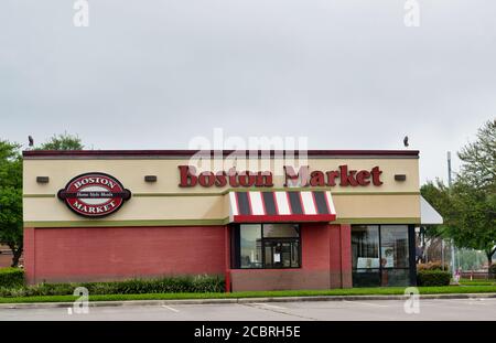 Houston, Texas/USA 03/25/2020: Extérieur du bâtiment du marché de Boston à Houston, TX. Chaîne de restaurants à l'ambiance décontractée et rapide servant des repas de type rôtisserie depuis 1985. Banque D'Images