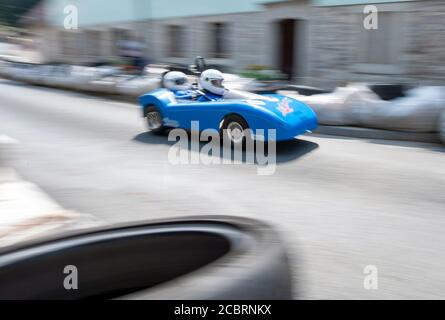 Freital, Allemagne. 15 août 2020. 11e Championnat allemand de course de Soapbox à Freital, Saxe. Un participant sur la piste. Un bon 80 pilotes prennent part à la course dans les caisses de savon roulantes. Credit: Daniel Schäfer/dpa-Zentralbild/dpa/Alay Live News Banque D'Images