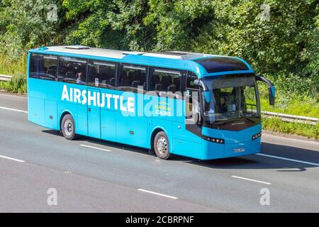 2013 bleu Volvo B9R européen Jonckheere entraîne AIrShuttle bus, navette aéroport pour les voyageurs aériens à Manchester, Royaume-Uni Banque D'Images