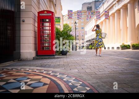 Londres- août 2020: Motcomb Street à Knightsbridge / Belgravia. Une rue commerçante haut de gamme connue pour ses boutiques de mode de luxe Banque D'Images