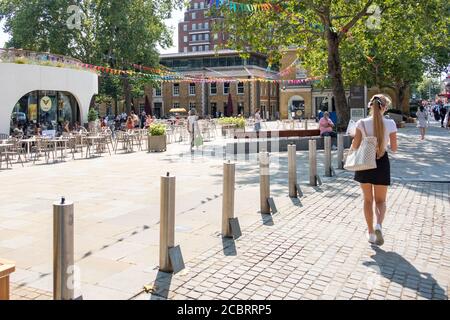 Londres - août 2020 : Duke of York Square sur Kings Road, Chelsea - Londres. Une zone de vente au détail et de loisirs haut de gamme Banque D'Images