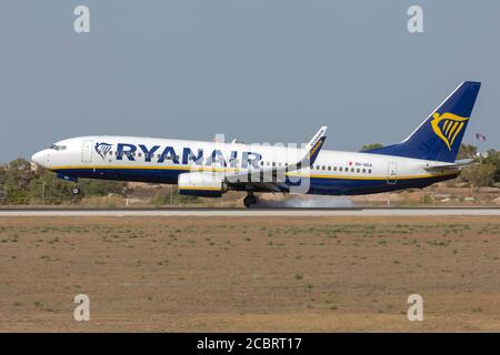 Ryanair (Malta Air) Boeing 737-8AS (9h-QDA) en provenance de Bologne, Italie. Banque D'Images