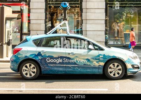 Londres- août, 2020: Voiture Google Street View sur Sloane Square dans l'ouest de Londres Banque D'Images