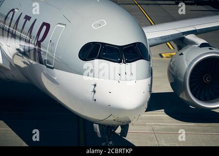 Zurich, Suisse - 08 août 2020 : Qatar Airways Airbus 350 - 900 au sol à l'aéroport de Zurich le 08 août 2020. Banque D'Images