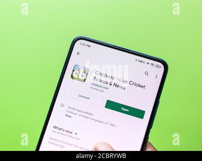 Assam, inde - Augest 15, 2020 : Cricbuzz un logo de site Web d'actualités sportives sur l'écran du téléphone. Banque D'Images