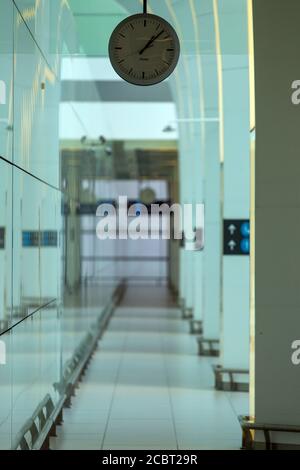 Budapest, Hongrie - 08 15 2020 : passage vide à l'aéroport international Ferenc Liszt de Budapest pendant la pandémie Covid-19. Banque D'Images