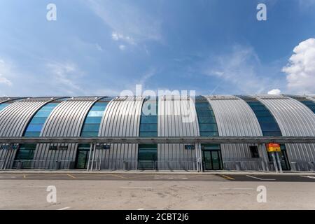 Aéroport international Ferenc Liszt à Budapest, Hongrie, en été. Banque D'Images