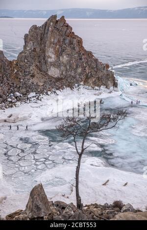 Shaman Rock (Cap Burkhan) sur l'île Olkhon, près de Khuzir, lac Baikal, Russie Banque D'Images