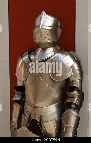 Armure métallique d'un chevalier médiéval et d'un guerrier Banque D'Images