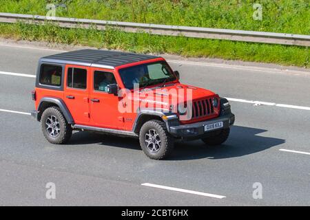 2019 orange Jeep Wrangler Rubicon Auto; véhicules routiers, conduite de véhicules, routes, moteurs, automobilistes sur l'autoroute Banque D'Images