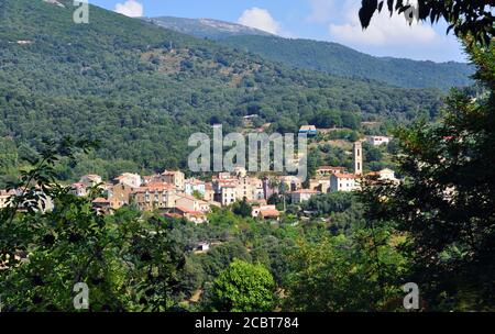 Vico village de montagne sud de la Corse Banque D'Images