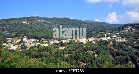 Vico village de montagne sud de la Corse Banque D'Images