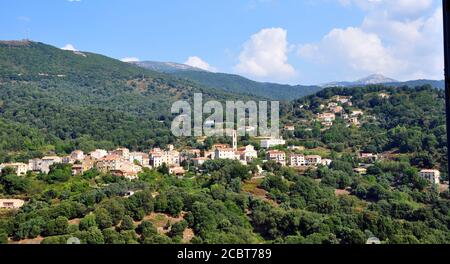 Vico village de montagne sud de la Corse Banque D'Images