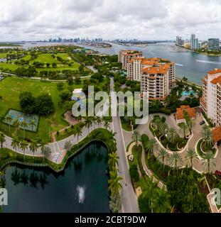 Image aérienne de Carl Fisher Island Miami Beach FL Banque D'Images