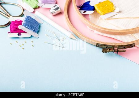 Ensemble de broderie avec coutures croisées Banque D'Images